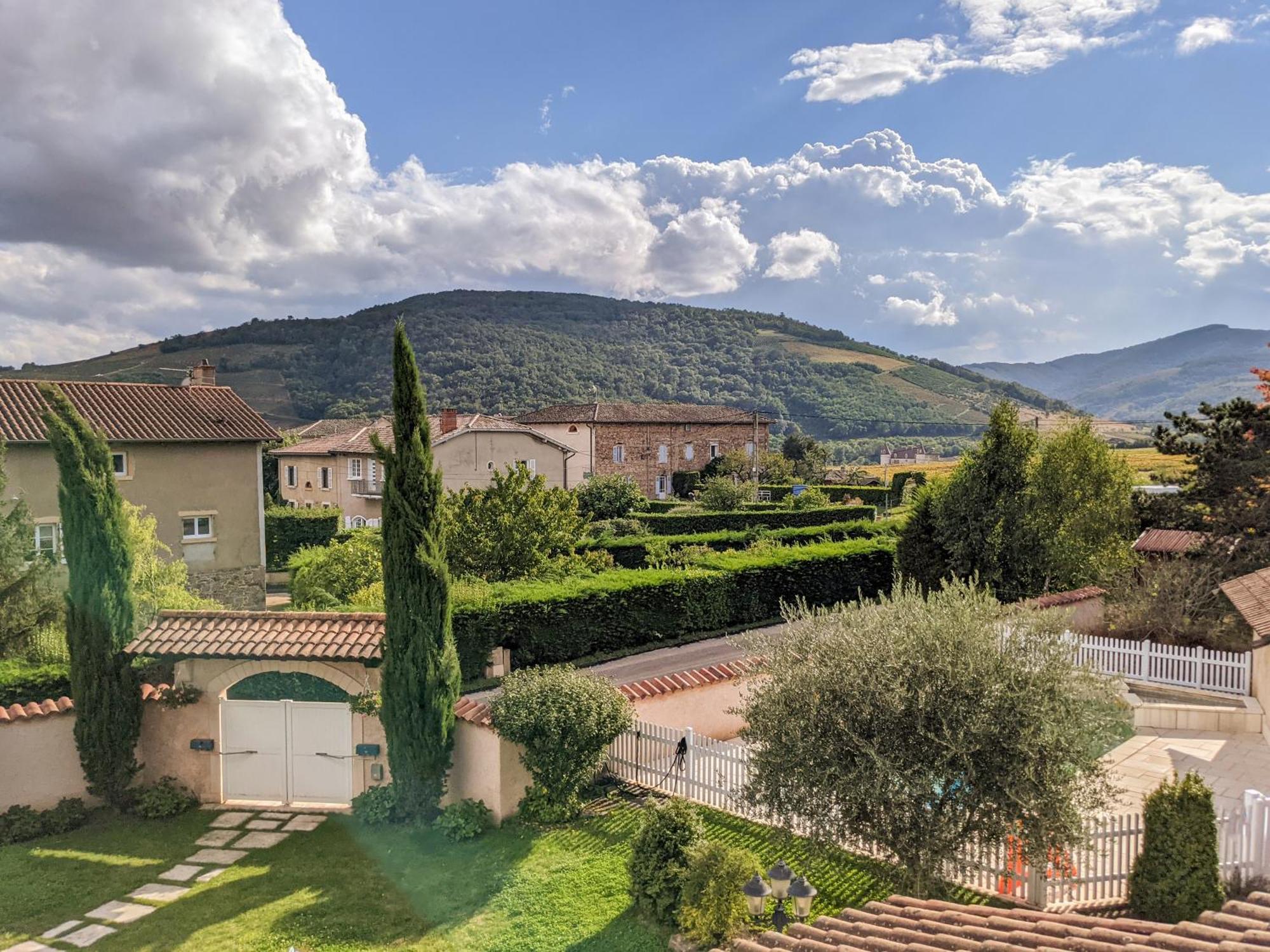 Panda Home Quincie-en-Beaujolais ภายนอก รูปภาพ